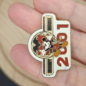 Disney 2001 MICKEY Mouse Pin